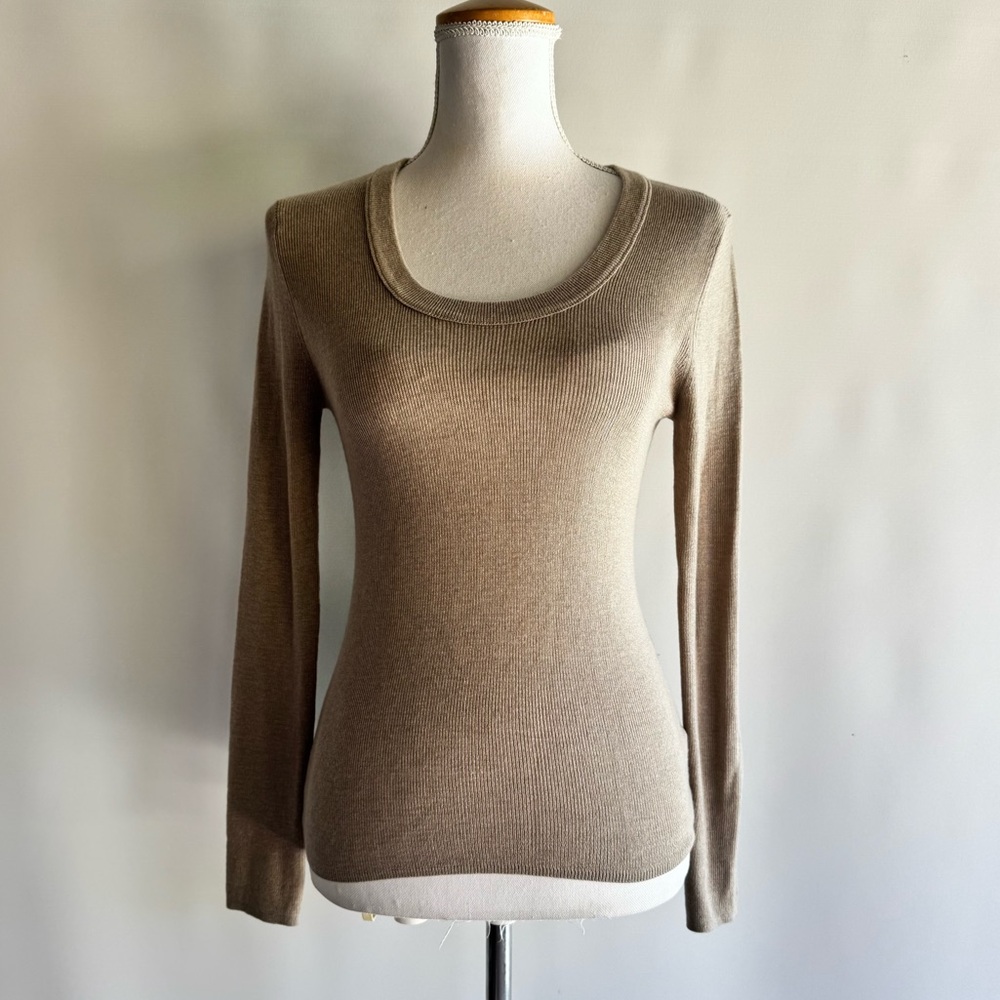 Fitted Taupe Scoop Neck Sweater - sz M